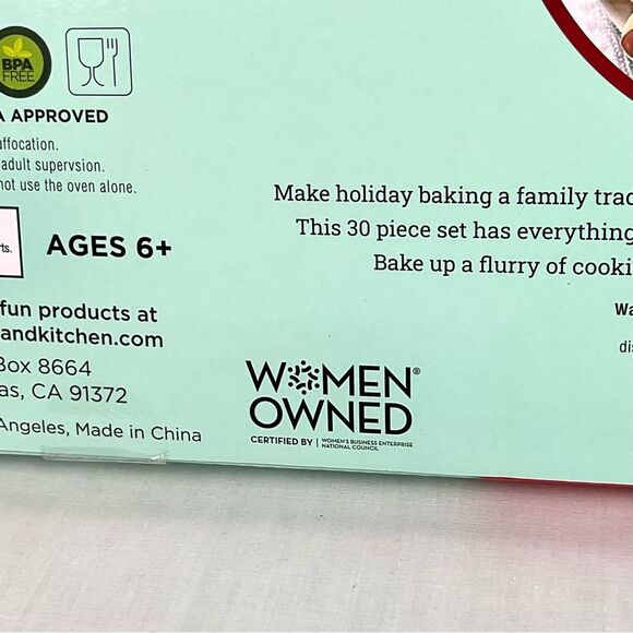 Christmas Cookie Decorating Set Kids Baking Set Winter Wonderland 30 pcs New - Picture 5 of 7